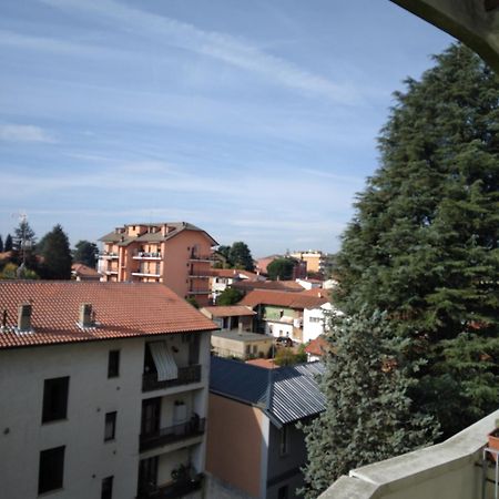 Spazioso Appartamento Parabiago Exterior foto